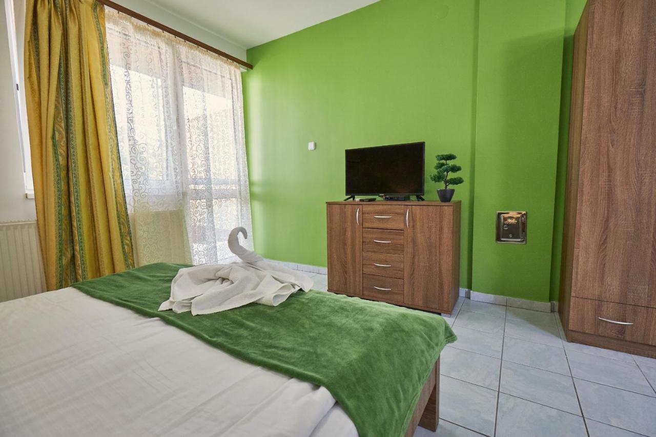 Amulett Studios Apartment Hajdúszoboszló Extérieur photo
